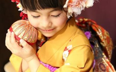 Furoshiki: El Arte de Envolver como Camino hacia la Simplicidad y el Bienestar por Koncha Pinós