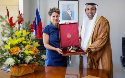 El presidente de Emiratos otorga la Segunda Medalla Zayed a ministra de Chile